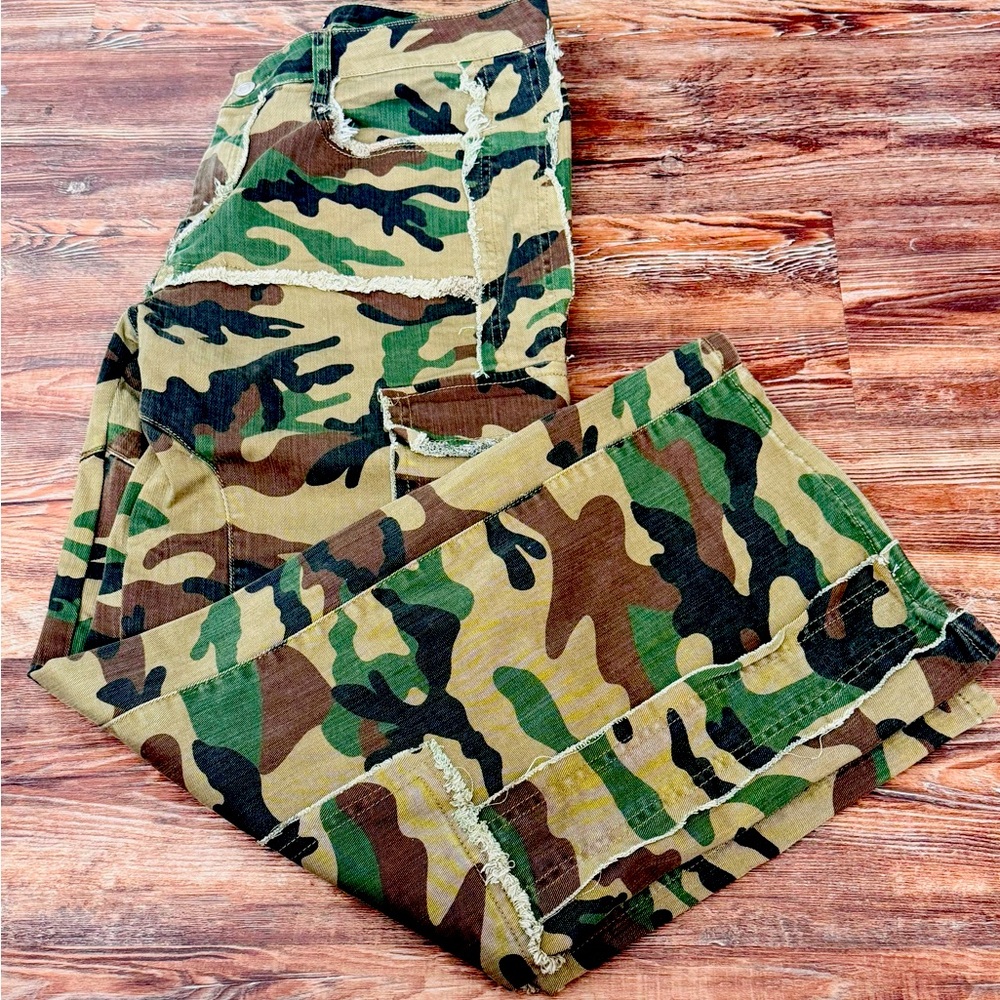 Fashion Nova camo cargo jeans size 13